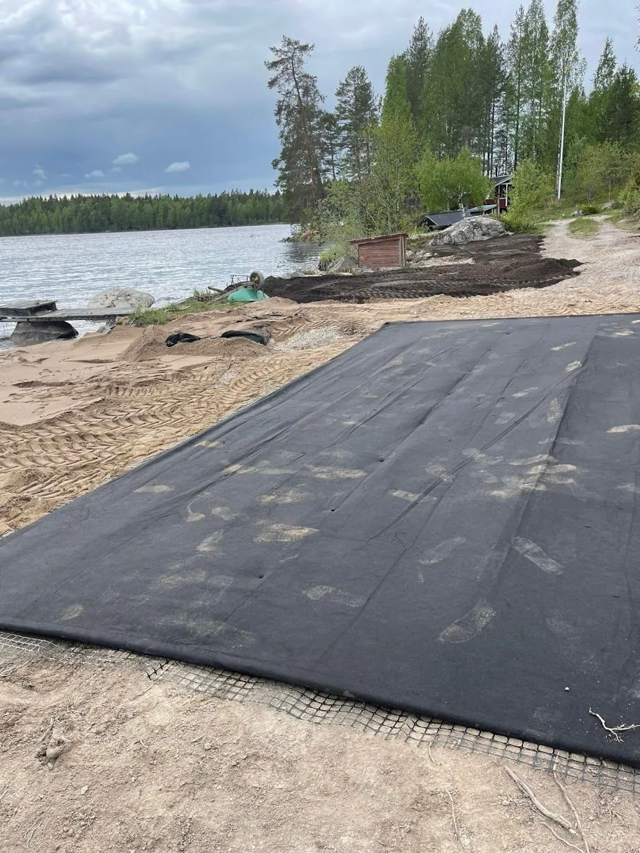 SandMat Max installation in deep mucky waters